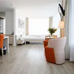 Mercure West Hotel 4*