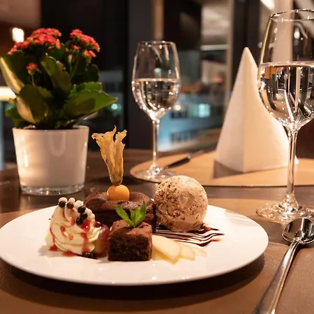 Mercure West Hotel 4*