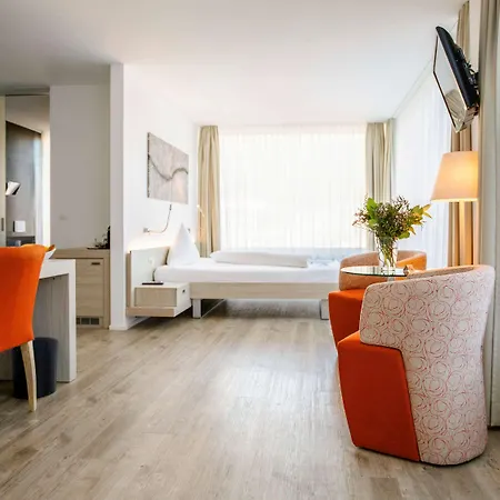 Mercure West Hotel 4*