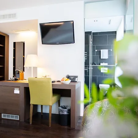 Hotel Mercure West 4*
