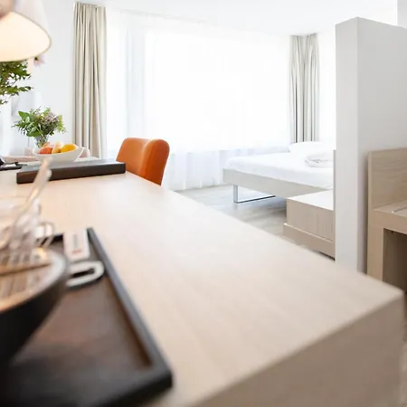 Mercure West ホテル 4*