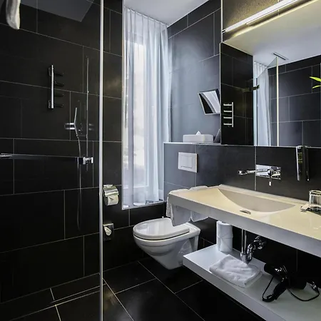 Mercure West 4*