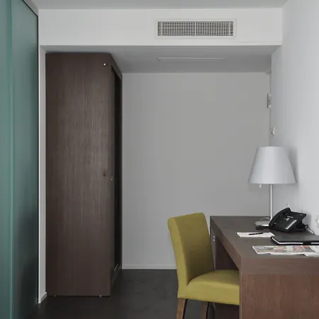 Mercure West Hotel 4*