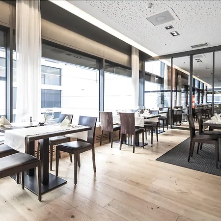 Mercure West 4*