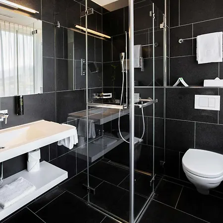 Mercure West 4*