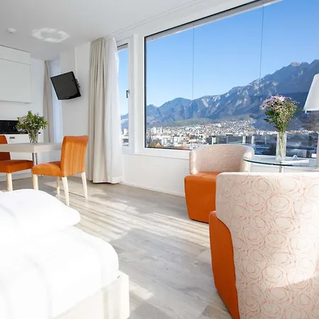 Mercure West 4*