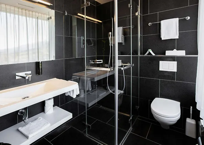 Mercure West 4*