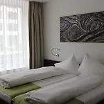 Otel Mercure West
