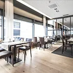 Mercure West 4*