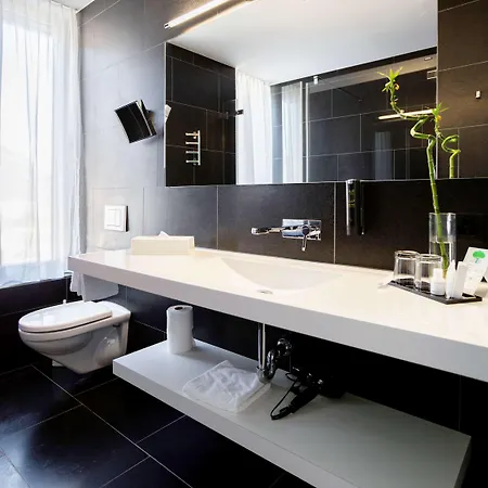 Hotel Mercure West 4*
